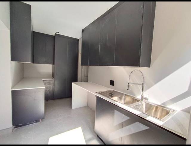 6 BEDROOM HOUSE FOR SALE IN SIX FOUNTAINS RESIDENTIAL ESTATE